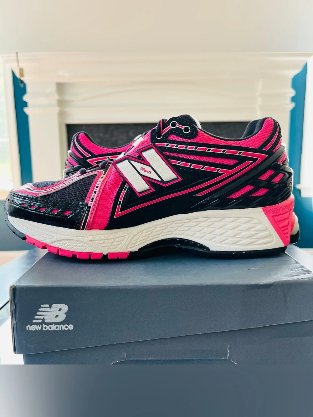 New Balance 1906R Pink/Black Women’s Mesh Lace-Up Sneakers U1906RMD
